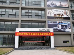 参观生产车间