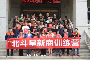 向奋斗者致敬，<span class=