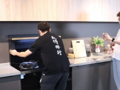 黑金外观，<span class=